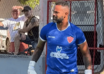 Goleiro Bruno negocia últimos detalhes e fica perto de acerto com novo clube
