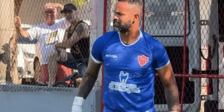 Goleiro Bruno negocia últimos detalhes e fica perto de acerto com novo clube