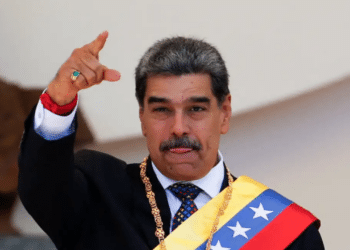 Maduro afirma que EUA querem roubar as maiores reservas de petróleo do mundo