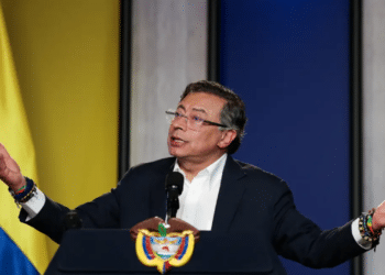 Petro critica sanções e diz que decisão de Trump não é ingênua é política