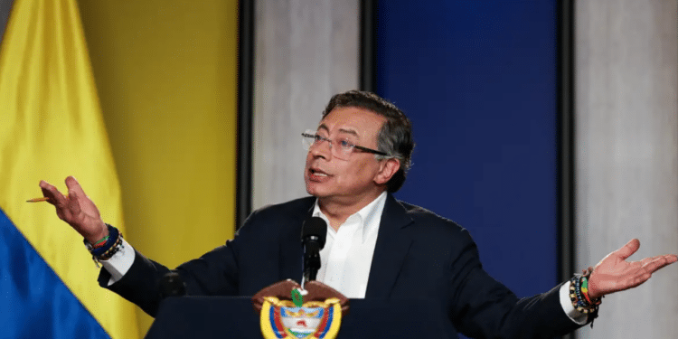 Petro critica sanções e diz que decisão de Trump não é ingênua é política