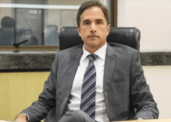 Juíz federal fã de Lula e suspeito de roubar champanhe é afastado