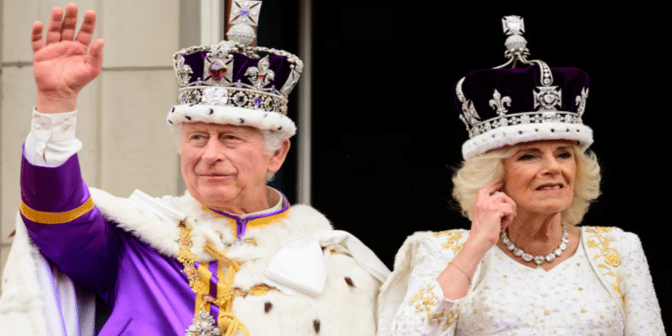 Quem seria os herdeiros ao trono de França, Itália e Brasil caso a monarquia retornasse?