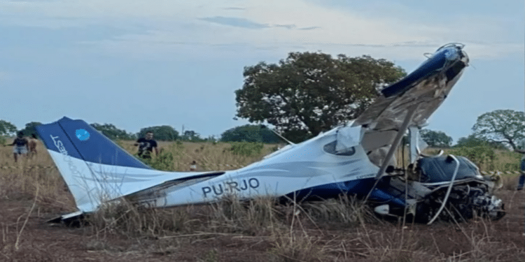Queda de avião em fazenda no Tocantins deixa um morto e outro ferido