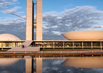 Novas regras para a naturalização no Brasil reduz tempo de espera