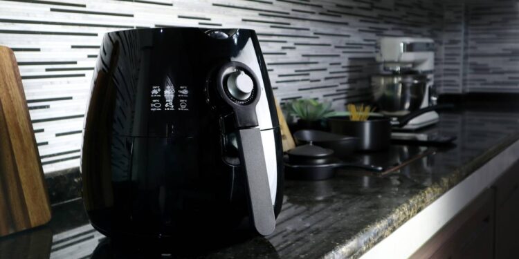 Com poucos cuidados, a air fryer vira um dos aparelhos mais úteis da casa
