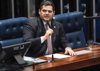 Alcolumbre sinaliza que vai à tribuna para discursar contra Messias