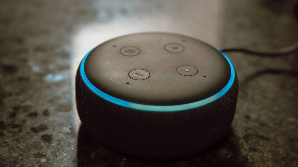 Alexa é a assistente mais prática para facilitar sua rotina em casa ou no trabalho