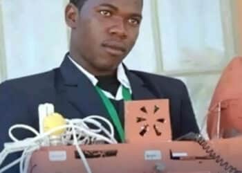 Jovem desenvolve celular que faz ligações sem chip nem internet usando apenas rádio