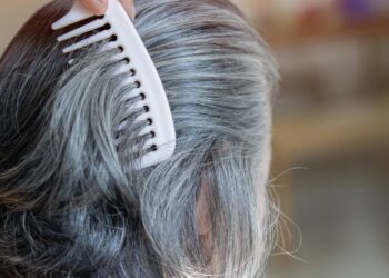 Adeus aos cabelos brancos com essas 3 plantas antigas que tingem sem química