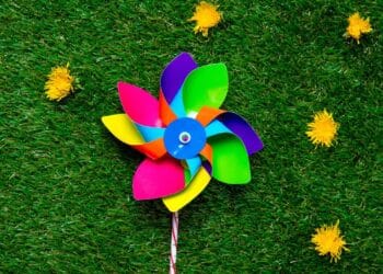 Por que muitas pessoas costumam colocar cataventos no jardim de casa?