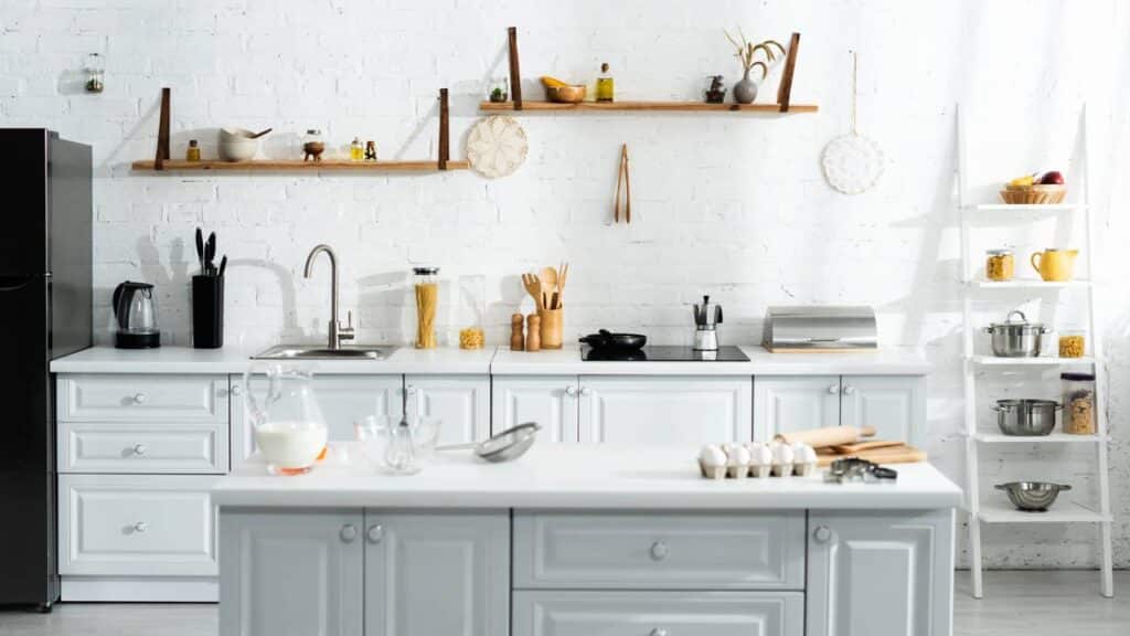 O estilo de cozinha moderno que não usa armários nem estraga