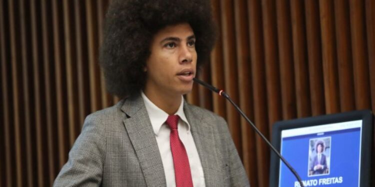Deputado do PT assume uso de maconha e planeja plantar cannabis com ex-presidiários