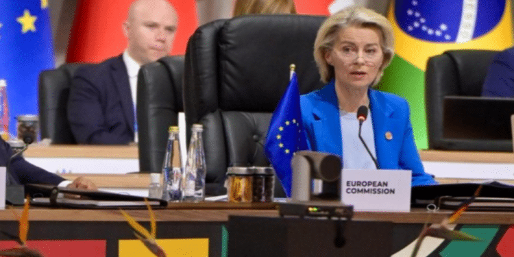 UE comemora acordo da COP30 mesmo com avanço fraco em combustíveis fósseis