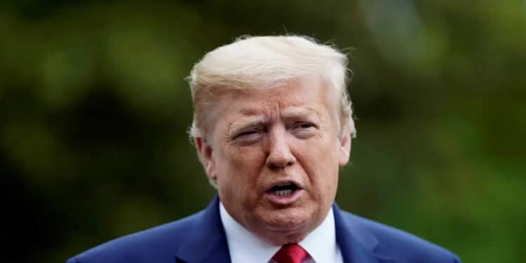 Donald Trump publica foto enigmática e faz referência à eleição de 2028