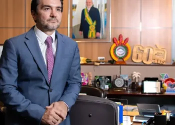 Ministro de Lula é acusado de usar dinheiro do partido para pagar aluguel a si próprio