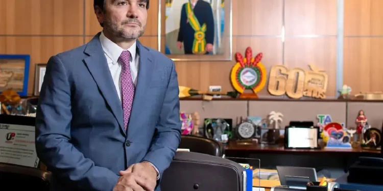 Ministro de Lula é acusado de usar dinheiro do partido para pagar aluguel a si próprio