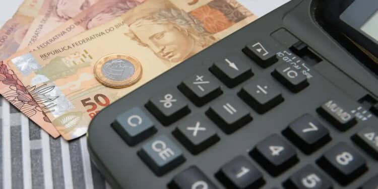 Governo revisa salário mínimo de 2026 para R$ 1.627