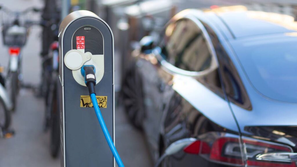Carros elétricos enfrentam problema inédito que vai muito além dos carregadores
