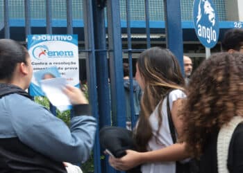 Tema da redação do Enem 2025 aborda o envelhecimento e desafios da sociedade brasileira