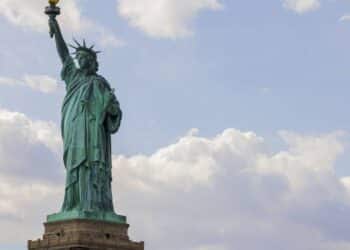 Com 204 toneladas e 93 metros, a Estátua da Liberdade desafia o tempo com estrutura de aço e cobre