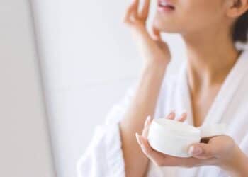 Máscaras faciais noturnas para mulheres 40+ que restaura a juventude e o viço da pele