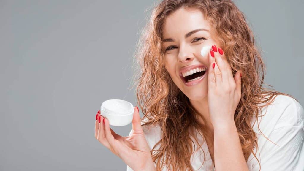 Máscaras faciais noturnas para mulheres 40+ que restaura a juventude e o viço da pele