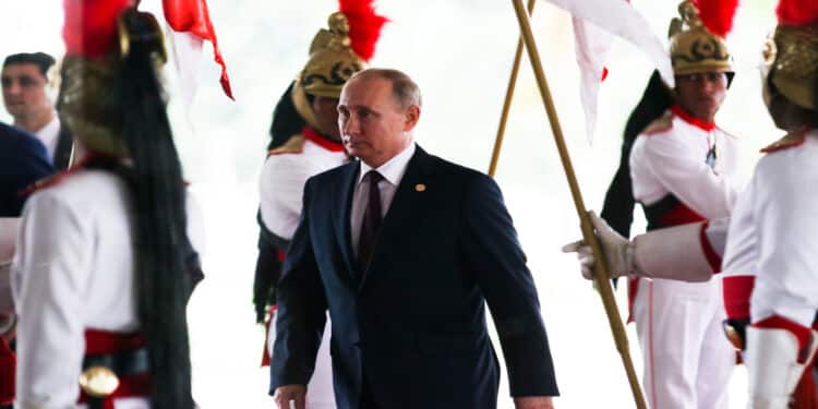 Rússia reage aos EUA e ameaça reiniciar testes nucleares em meio a clima de guerra fria