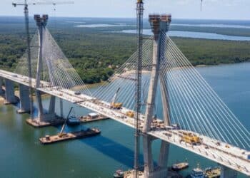 Com 80% concluída, nova ponte no litoral do Paraná já muda mobilidade, turismo e economia regional