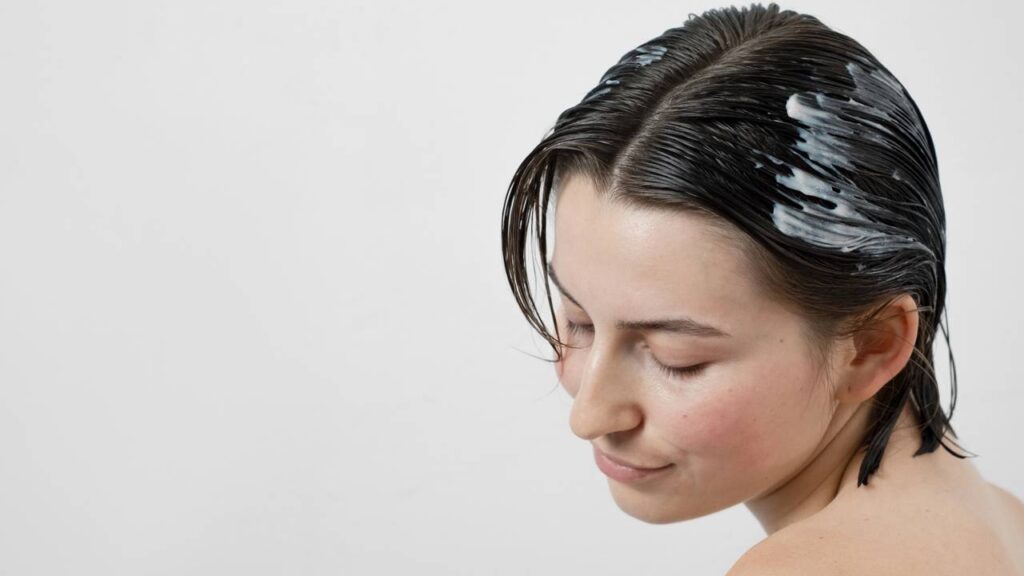 Com apenas 1 ingrediente, você alisa o cabelo, acaba com o frizz e garante brilho intenso