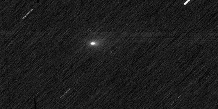 Imagem do cometa interestelar 3I/ATLAS acende alerta científico após anomalia
