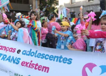 Governo apaga vídeo com criança trans após alegação de exposição indevida