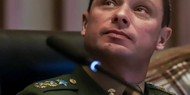 Mauro Cid inicia férias e pede transferência para a reserva do Exército