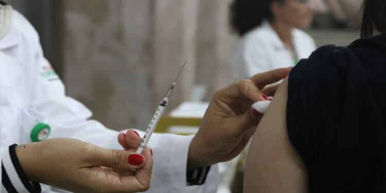 Governo mantém sigilo sobre gasto na compra de 73 milhões de testes de Covid