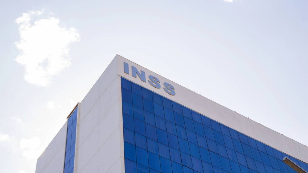 Mudança nas regras do INSS autoriza avós e parentes próximos a deixarem pensão para netos