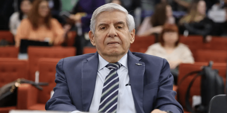 Moraes dá cinco dias para defesa apresentar dados médicos de Heleno