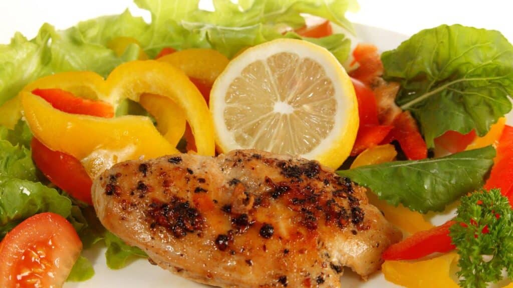 Use cascas de limão para fazer um tempero caseiro cheio de sabor para comida