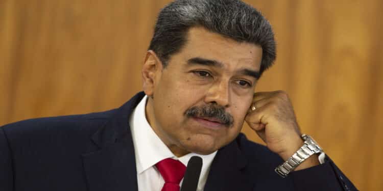 Trump envia sinais contraditórios e aumenta tensão na guerra de nervos com Maduro