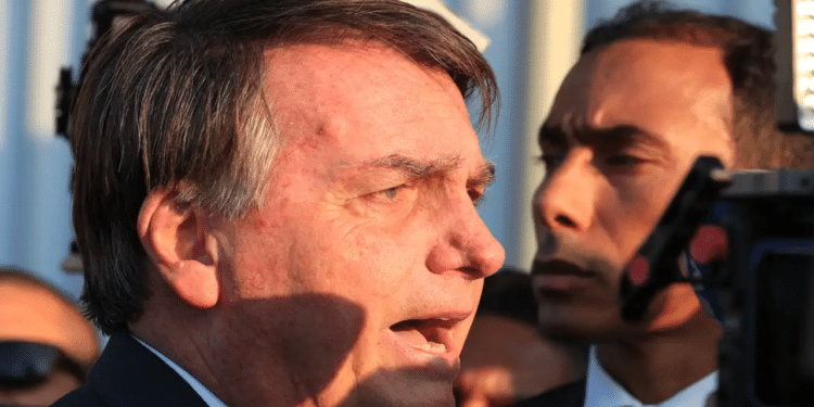 Bomba: Moraes diz que Bolsonaro violou tornozeleira eletrônica para tentar fuga