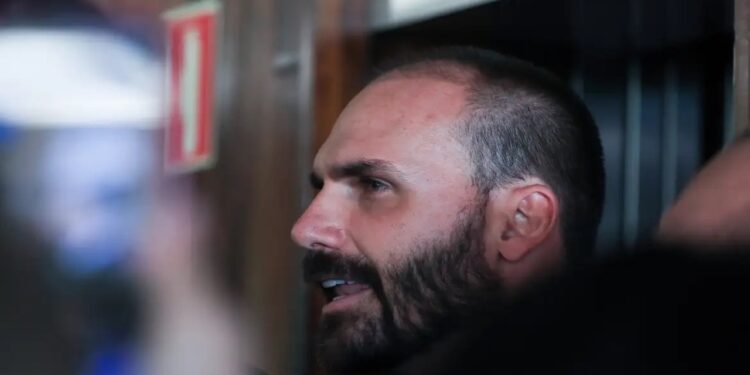 Defensoria solicita que STF rejeite denúncia contra Eduardo Bolsonaro