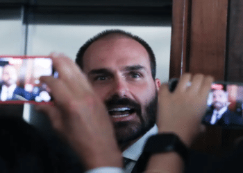 Eduardo Bolsonaro critica julgamento no STF e chama de gambiarra jurídica para torná-lo inelegível