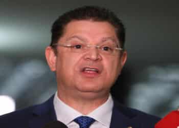 Alexandre de Moraes é psicopata de alto grau diz Sóstenes Cavalcante sobre prisão de Bolsonaro