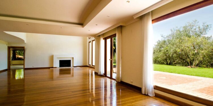 Ninguém esperava o fim do porcelanato: o piso que está dominando as casas modernas