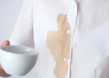 O método infalível para remover manchas das roupas brancas em pouco tempo