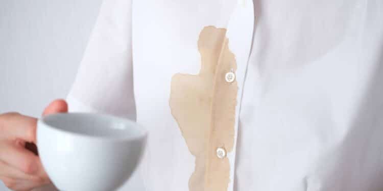 O método infalível para remover manchas das roupas brancas em pouco tempo