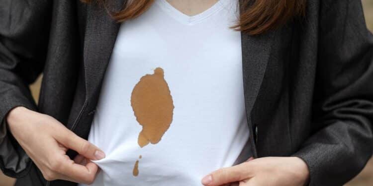 Manchou a roupa com molho de tomate? Tem um jeito simples de salvar a peça