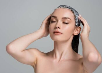 Com apenas 1 ingrediente, você alisa o cabelo, acaba com o frizz e garante brilho intenso