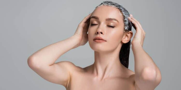 Com apenas 1 ingrediente, você alisa o cabelo, acaba com o frizz e garante brilho intenso