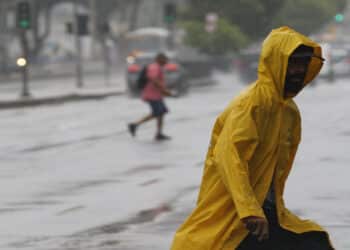 Tornado devastador no Paraná pode ter atingido ventos de mais de 250 km/h deixando rastro de destruição