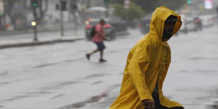 Tornado devastador no Paraná pode ter atingido ventos de mais de 250 km/h deixando rastro de destruição